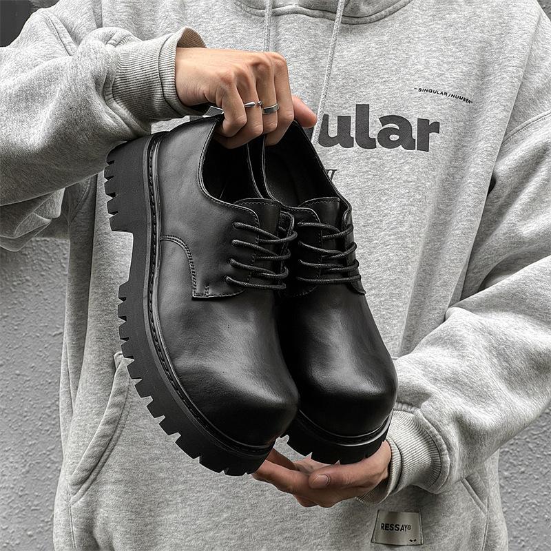 Leather shoes men s autumn and winter young people s casual British style heightening derby shoes black platform shoes 1056 black -J 38 чёрный
Leather shoes men s autumn and winter young people s casual British style heightening derby shoes black platform shoes 1056 black -J 38 чёрный
