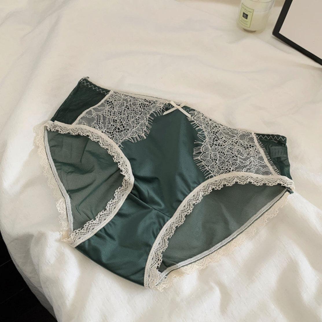 Elegant Low-Waist Ice Silk Satin Lace Panties with Pure Cotton Lining L (80-110 cm)
Elegant Low-Waist Ice Silk Satin Lace Panties with Pure Cotton Lining L (80-110 cm)