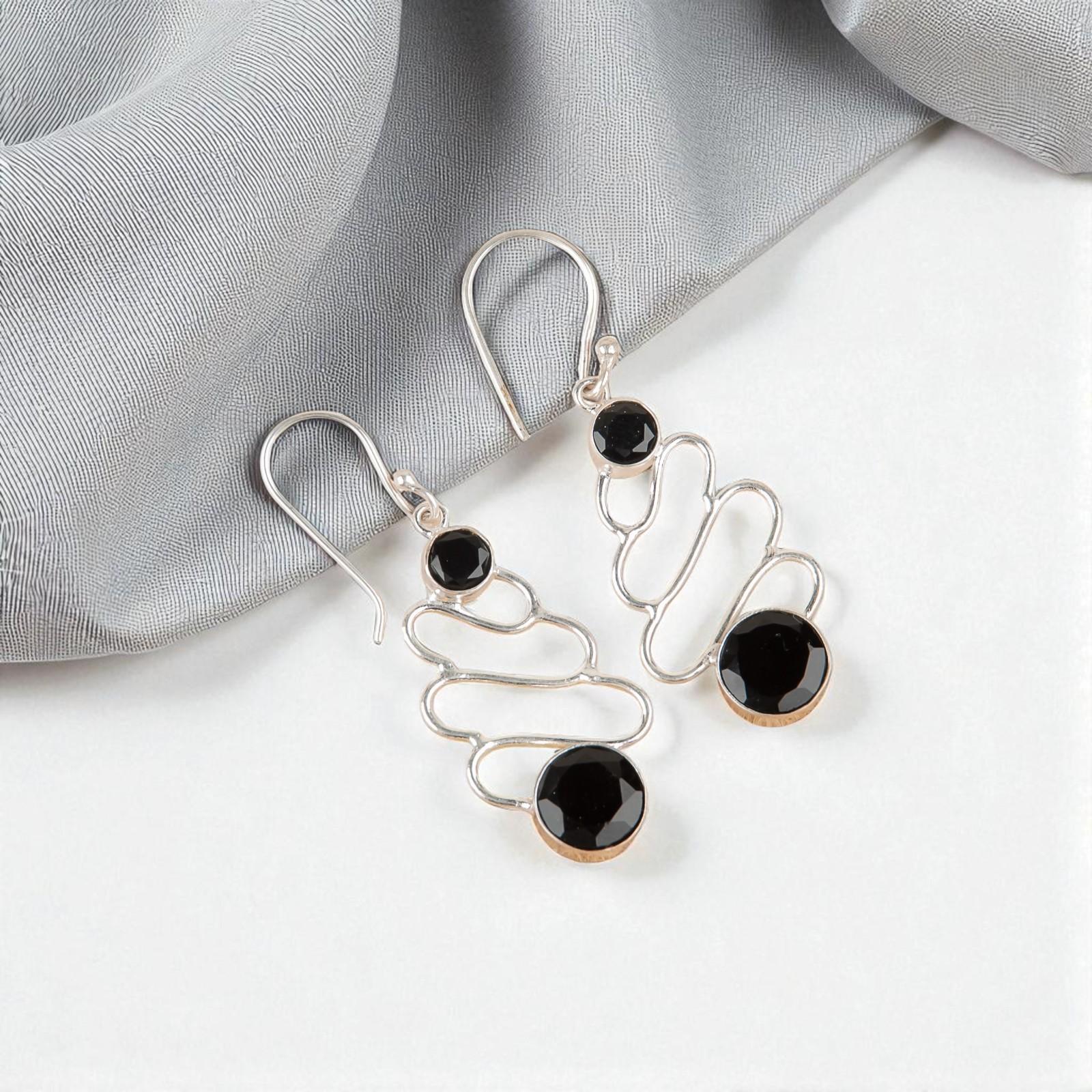 Black Onyx Gemstone 925 Sterling Silver Jewelry Handmade Dangle Earrings 2.13 EE-84-18
Black Onyx Gemstone 925 Sterling Silver Jewelry Handmade Dangle Earrings 2.13 EE-84-18