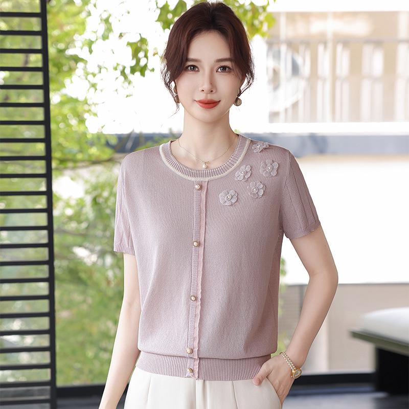 Mother s Summer Style V-Neck Short-Sleeve Knit Top: Loose Plus Size, 40+ Women s Fashion. 3XL (recommended 70-80kg)
Mother s Summer Style V-Neck Short-Sleeve Knit Top: Loose Plus Size, 40+ Women s Fashion. 3XL (recommended 70-80kg)