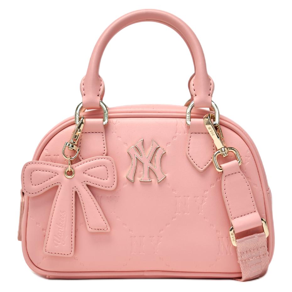 MLB Diamond Old Flower Dark Pattern Butterfly Pendant Crossbody Handbag Regular Kids Kids handbag Pink 7ACRM056N-50PKL Basic Set (Bag)
MLB Diamond Old Flower Dark Pattern Butterfly Pendant Crossbody Handbag Regular Kids Kids handbag Pink 7ACRM056N-50PKL Basic Set (Bag)
