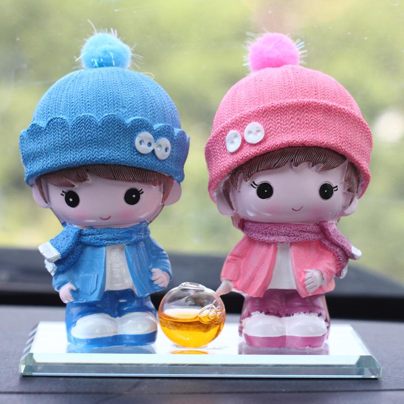 Креативная мультяшная кукла-пара, полимерная ароматерапевтическая фигурка для консоли автомобиля
Креативная мультяшная кукла-пара, полимерная ароматерапевтическая фигурка для консоли автомобиля