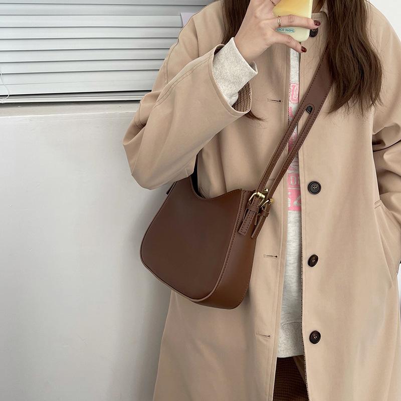 Versatile Crossbody Bag for Women New Fashion Retro Armpit Bag French Niche One-shoulder Saddle Bag Trendy
Versatile Crossbody Bag for Women New Fashion Retro Armpit Bag French Niche One-shoulder Saddle Bag Trendy