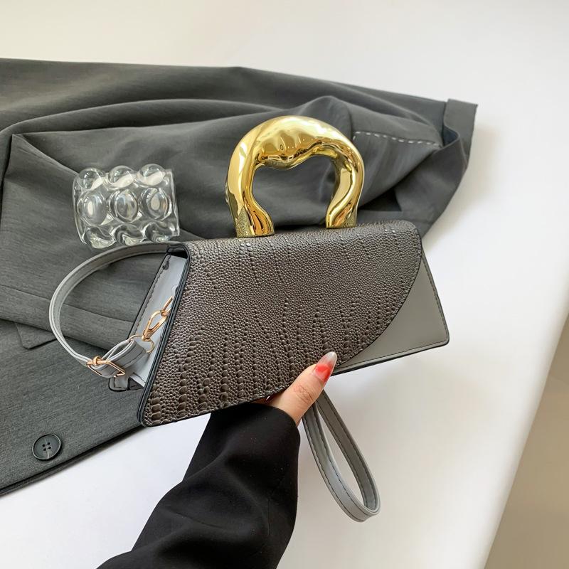 Niche design handbag autumn new high-value temperament personalized high-value shoulder small square bag сірий колір
Niche design handbag autumn new high-value temperament personalized high-value shoulder small square bag сірий колір