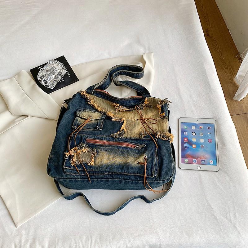 Niche Design Retro Old Denim Tote Bag Female Babes Punk Style Shoulder Crossbody Underarm джинсовий синього кольору
Niche Design Retro Old Denim Tote Bag Female Babes Punk Style Shoulder Crossbody Underarm джинсовий синього кольору