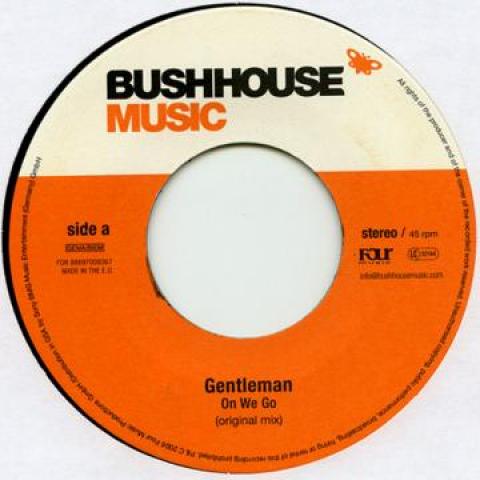 7inch Record GENTLEMAN - On We Go / On We Go (Jr. Blender M 88697009367 Four Music 2006 Europe Reggae, Ska & Dub
7inch Record GENTLEMAN - On We Go / On We Go (Jr. Blender M 88697009367 Four Music 2006 Europe Reggae, Ska & Dub