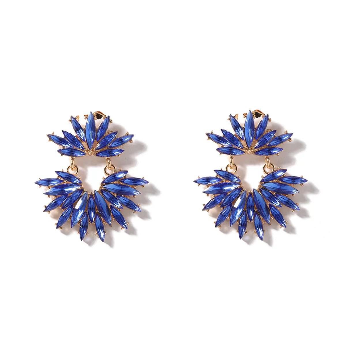 Trendy Christmas Series Colorful Leaf Earrings: Versatile Women s Style синій
Trendy Christmas Series Colorful Leaf Earrings: Versatile Women s Style синій
