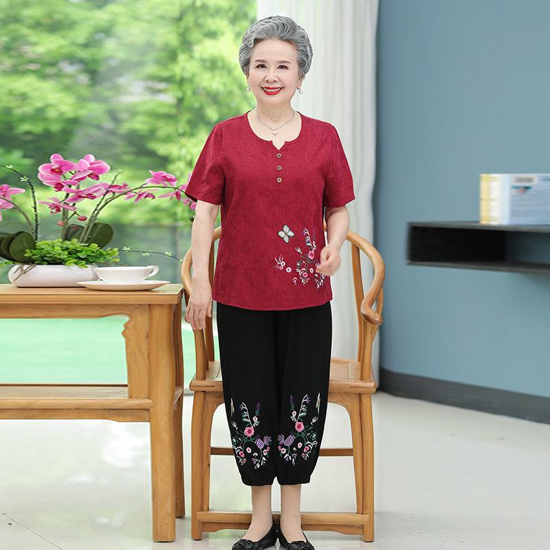 Embroidered Summer Cotton Set for Middle-Aged and Elderly Women - Short-Sleeved Top and Cropped Pants 5XL (145-160 lbs) вина червоного кольору
Embroidered Summer Cotton Set for Middle-Aged and Elderly Women - Short-Sleeved Top and Cropped Pants 5XL (145-160 lbs) вина червоного кольору