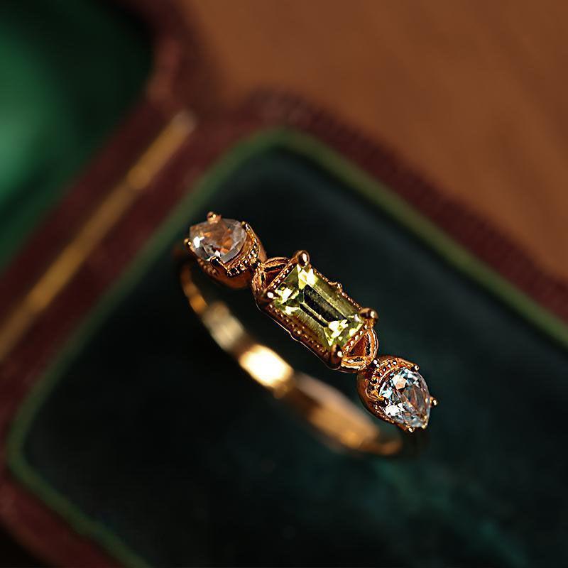 Japanese Vintage-Style Peridot & Topaz Gold-Plated Crystal Open Ring for Women Adjustable Open Size
Japanese Vintage-Style Peridot & Topaz Gold-Plated Crystal Open Ring for Women Adjustable Open Size