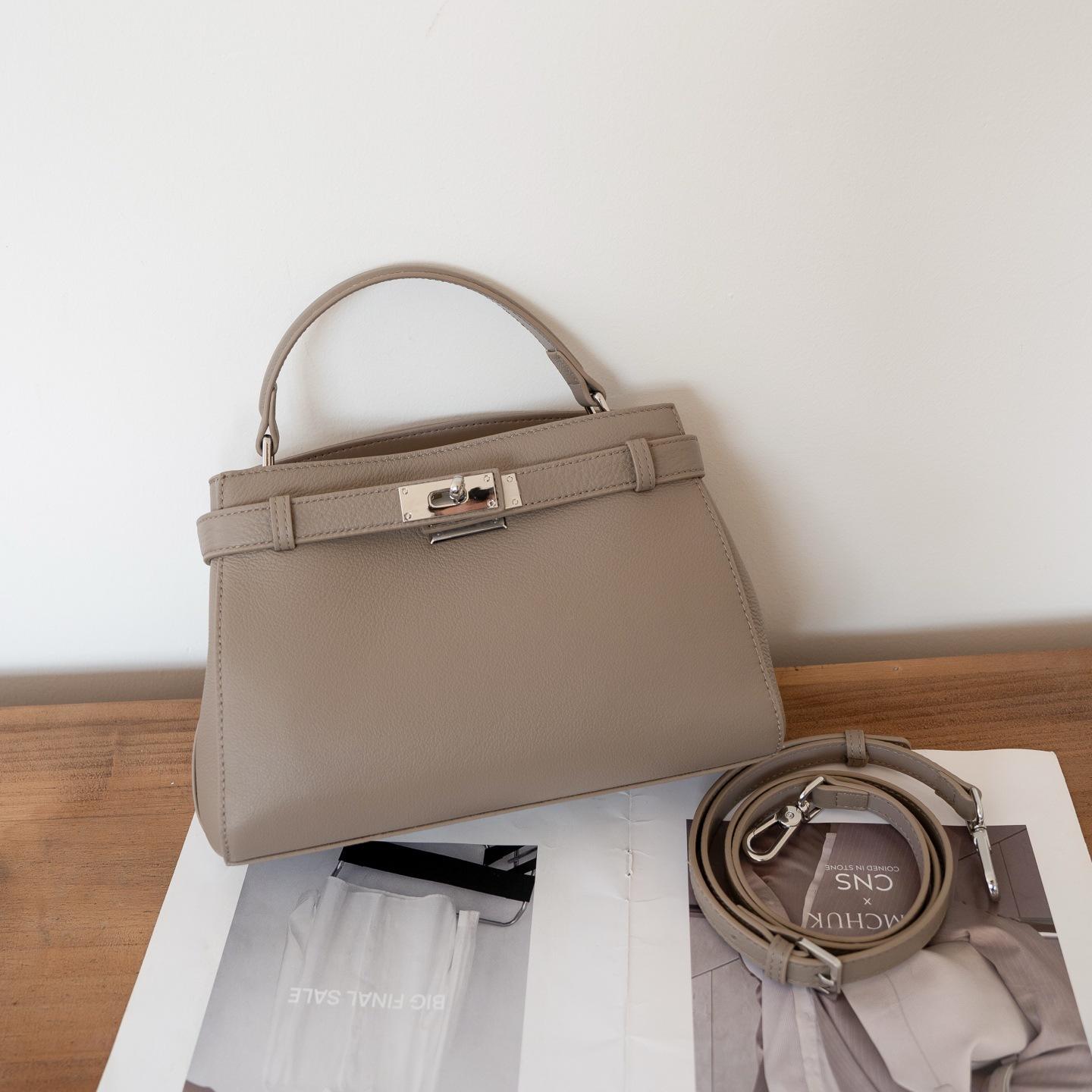 The First Layer Of Cowhide Natural Drop Handbag Spring And Summer Fashion Trend Net Version Foreign Style Fashion Shoulder Messenger Bag серый
The First Layer Of Cowhide Natural Drop Handbag Spring And Summer Fashion Trend Net Version Foreign Style Fashion Shoulder Messenger Bag серый
