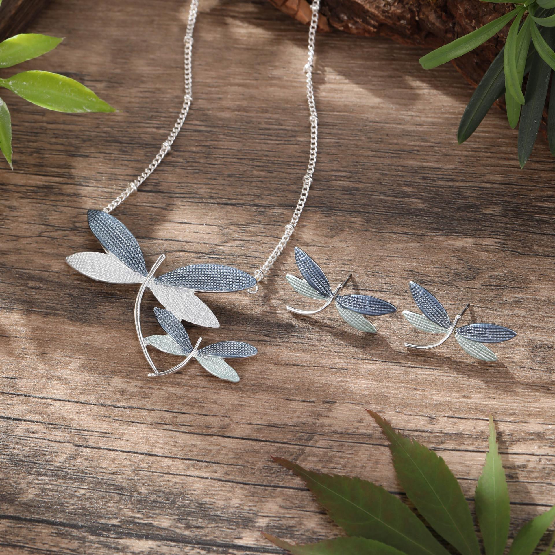 Новый цветная живопись масло стрекоза серьги-пусеты ожерелье набор, модная и простая женская универсальная маленькая цепочка на шею со стрекозой
Новый цветная живопись масло стрекоза серьги-пусеты ожерелье набор, модная и простая женская универсальная маленькая цепочка на шею со стрекозой