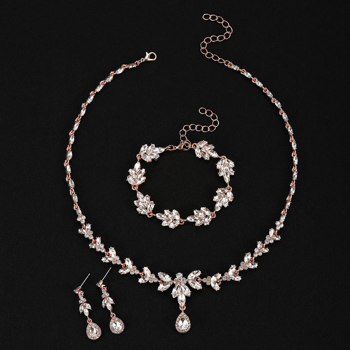 2026 Water Drop Zircon Bridal Necklace Earrings Bracelet Three-piece Cross-border Premium Jewelry 45CM розового золота
2026 Water Drop Zircon Bridal Necklace Earrings Bracelet Three-piece Cross-border Premium Jewelry 45CM розового золота