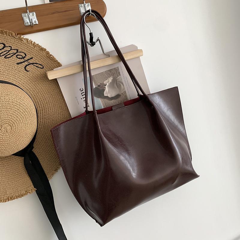 Классическая большая сумка: Европейская и американская мода, мягкая ПУ кожа, универсальная сумка на плечо и через плечо для женщин коричневый
Классическая большая сумка: Европейская и американская мода, мягкая ПУ кожа, универсальная сумка на плечо и через плечо для женщин коричневый