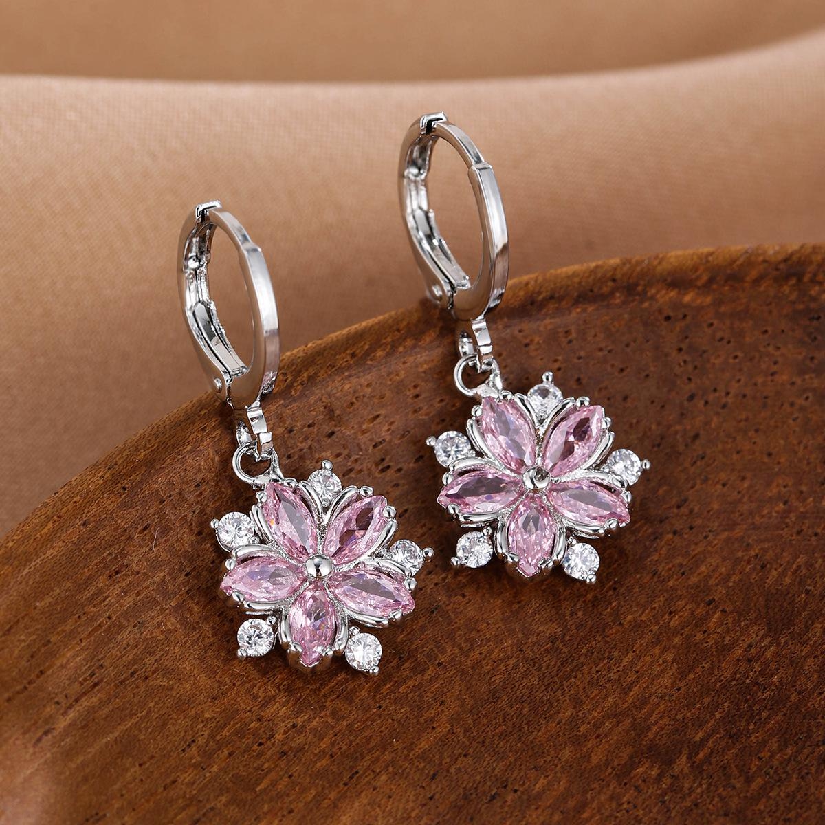 Personality Marquise Zircon Petal Earrings For Women Temperament Versatile Exaggerated Ear Drops Fashion Jewelry білий
Personality Marquise Zircon Petal Earrings For Women Temperament Versatile Exaggerated Ear Drops Fashion Jewelry білий