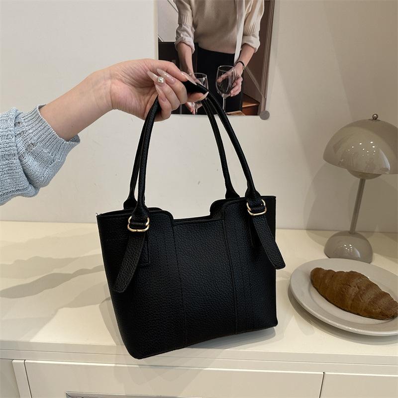 Модная Повседневная Ретро Универсальная Популярная Сумка Женская Премиального Качества Большой Вместимости Дорожная Однотонная Сумка Кроссбоди из Кожи с Масляной Пропиткой чёрный
Модная Повседневная Ретро Универсальная Популярная Сумка Женская Премиального Качества Большой Вместимости Дорожная Однотонная Сумка Кроссбоди из Кожи с Масляной Пропиткой чёрный