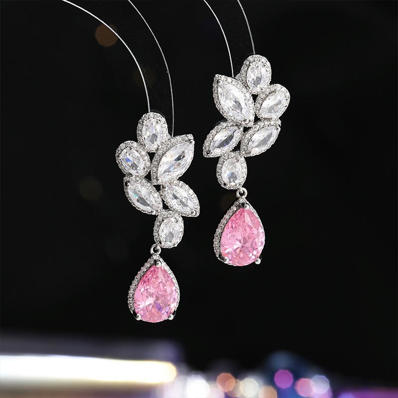Women s Light Luxury Design Elegant Irregular Water Droplet Pendant Earrings Fashionable And Versatile Niche Design Earrings 
Women s Light Luxury Design Elegant Irregular Water Droplet Pendant Earrings Fashionable And Versatile Niche Design Earrings
