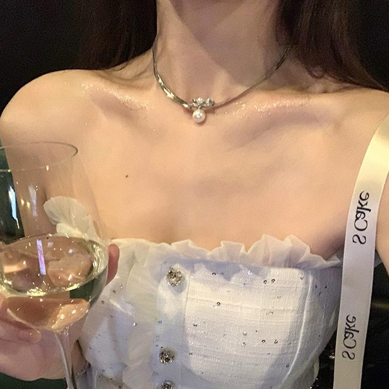 Elegant Pearl Snake Bone Choker Necklace - Unique Women s High-end Design
Elegant Pearl Snake Bone Choker Necklace - Unique Women s High-end Design