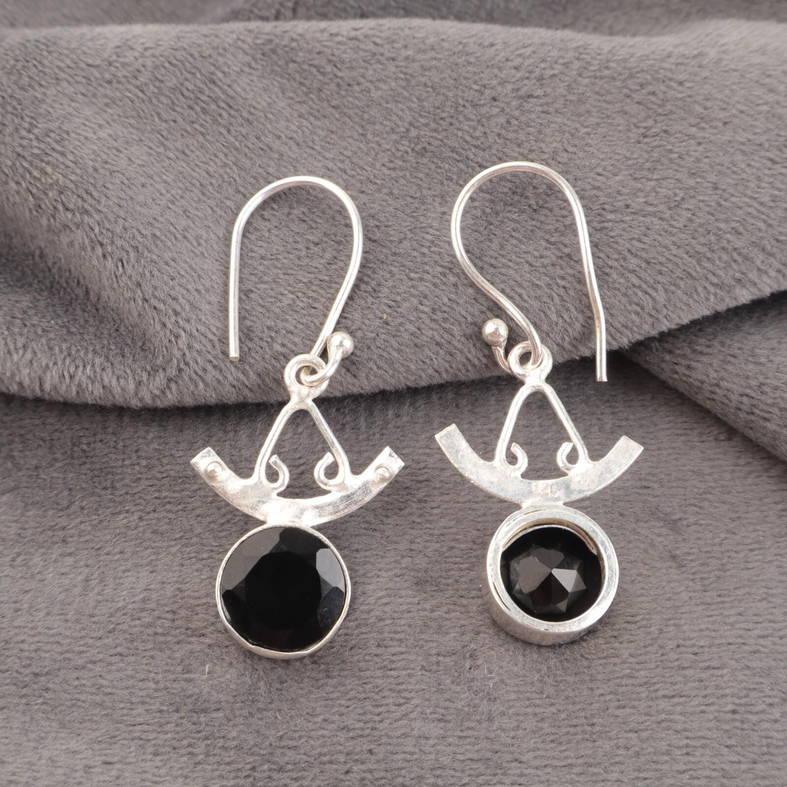 Black Onyx Gemstone 925 Sterling Silver Handmade Jewelry Women Earrings 1.63 EE-152-19
Black Onyx Gemstone 925 Sterling Silver Handmade Jewelry Women Earrings 1.63 EE-152-19