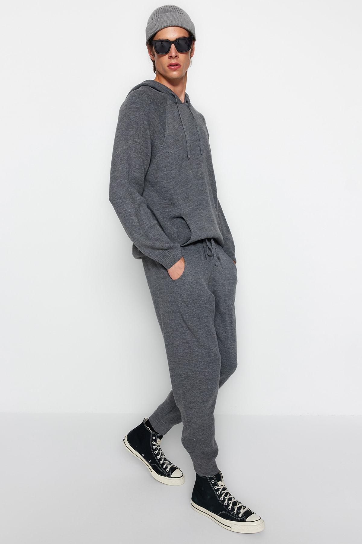 Серые мужские брюки-джоггеры с карманами TMNAW23PL00031 
Серые мужские брюки-джоггеры с карманами TMNAW23PL00031