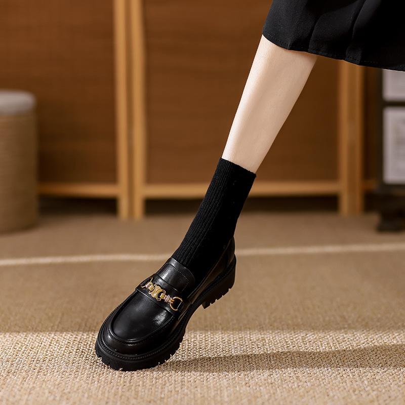 Small Leather Shoes for Women New British Style Gold Buckle Thick Bottom Thick Heel Casual All-match Loafers for Women
Small Leather Shoes for Women New British Style Gold Buckle Thick Bottom Thick Heel Casual All-match Loafers for Women