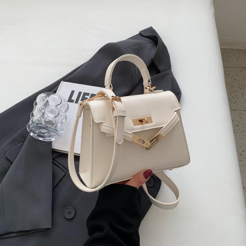 Portable small bag women s 2025 new trendy fashion European and American lock square Kelly bag one shoulder messenger bag handbag
Portable small bag women s 2025 new trendy fashion European and American lock square Kelly bag one shoulder messenger bag handbag
