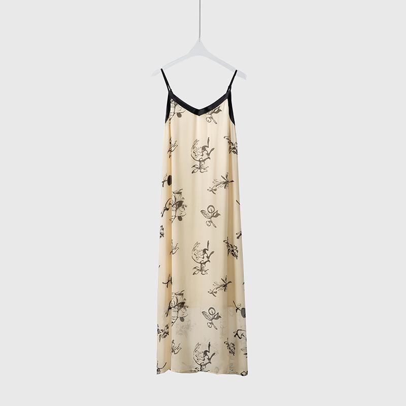 Vintage V-neck Silk Slip Dress for Women - Elegant, Adjustable Straps, A-line Style, Perfect for Vacation. M абрикосовый
Vintage V-neck Silk Slip Dress for Women - Elegant, Adjustable Straps, A-line Style, Perfect for Vacation. M абрикосовый