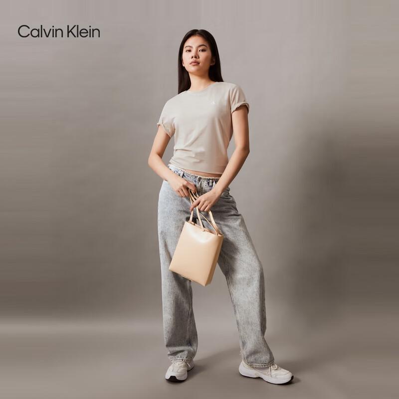 Calvin Klein Jeans Women s Crew Neck Short Sleeve T-Shirt S
Calvin Klein Jeans Women s Crew Neck Short Sleeve T-Shirt S