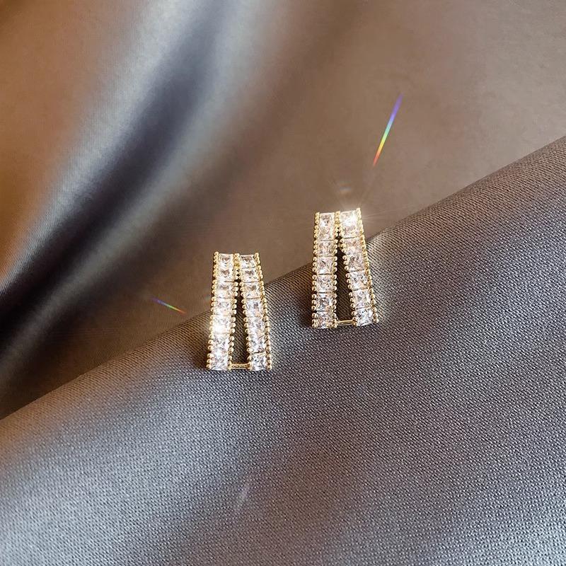 Silver needle Korean Internet celebrity temperament pearl earrings new trendy niche design stud earrings female summer
Silver needle Korean Internet celebrity temperament pearl earrings new trendy niche design stud earrings female summer