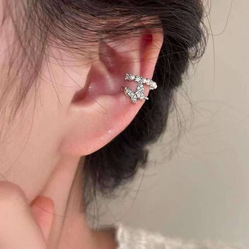 Zircon pearl double-layer butterfly ear clip, simple and fashionable personality, exquisite ear bone clip, light luxury and high-end earrings.
Zircon pearl double-layer butterfly ear clip, simple and fashionable personality, exquisite ear bone clip, light luxury and high-end earrings.