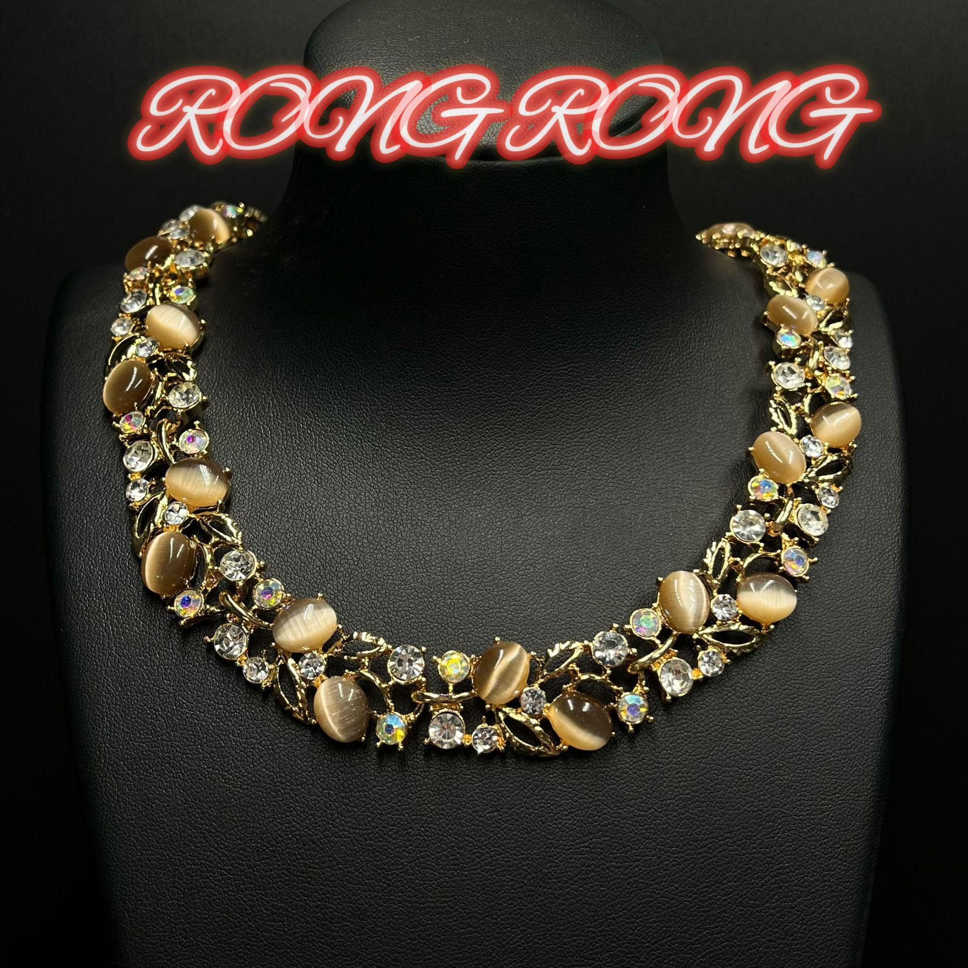 Retro Gorgeous Heavy Industry Inlaid Crystal Antique Jewelry High-end Vintage Temperament
Retro Gorgeous Heavy Industry Inlaid Crystal Antique Jewelry High-end Vintage Temperament