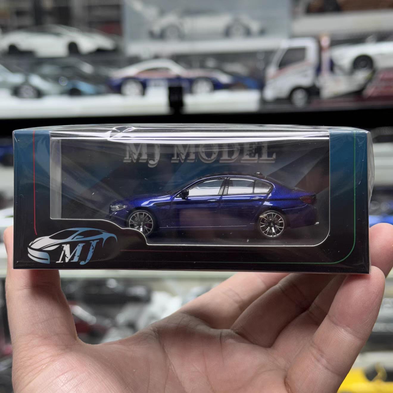 MJ 1:64 M5 F90 alloy model collectible ornament синій
MJ 1:64 M5 F90 alloy model collectible ornament синій