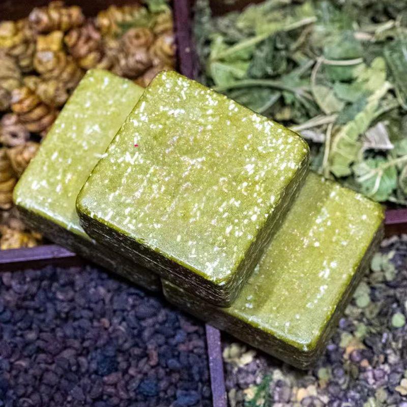 Pure Plant Dendrobium Pine Needle Shampoo Bar - No Silicone, Handmade Herbal Hair Care with Essential Oils for Dandruff Control. 100g
Pure Plant Dendrobium Pine Needle Shampoo Bar - No Silicone, Handmade Herbal Hair Care with Essential Oils for Dandruff Control. 100g