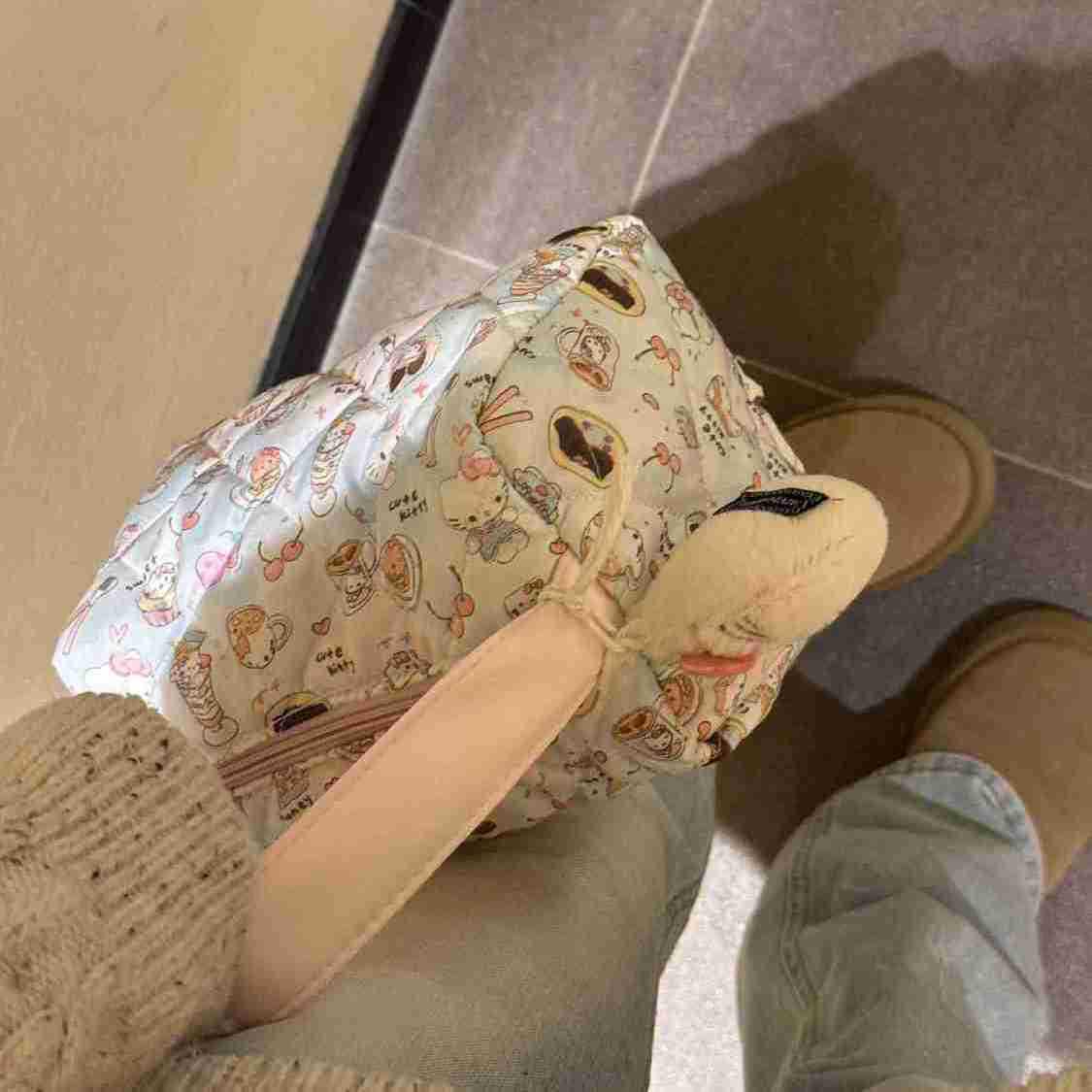 Compact Travel Makeup Storage Bag - Stylish, Spacious, and Portable Handbag
Compact Travel Makeup Storage Bag - Stylish, Spacious, and Portable Handbag