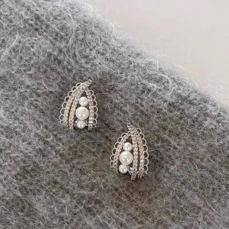 Unique lace pearl stud earrings women, temperament light luxury fashion versatile earrings earrings серебряный
Unique lace pearl stud earrings women, temperament light luxury fashion versatile earrings earrings серебряный