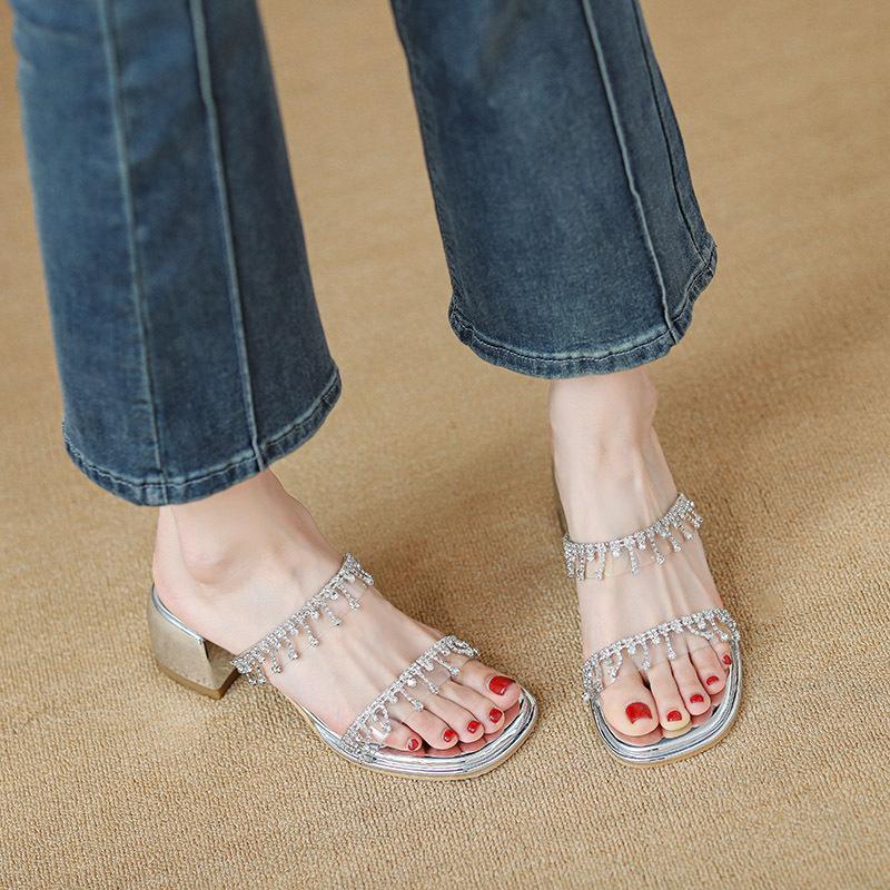 Shoes open-toed sandals new thick-heeled beach shoes rhinestone slippers 40 серебряный
Shoes open-toed sandals new thick-heeled beach shoes rhinestone slippers 40 серебряный