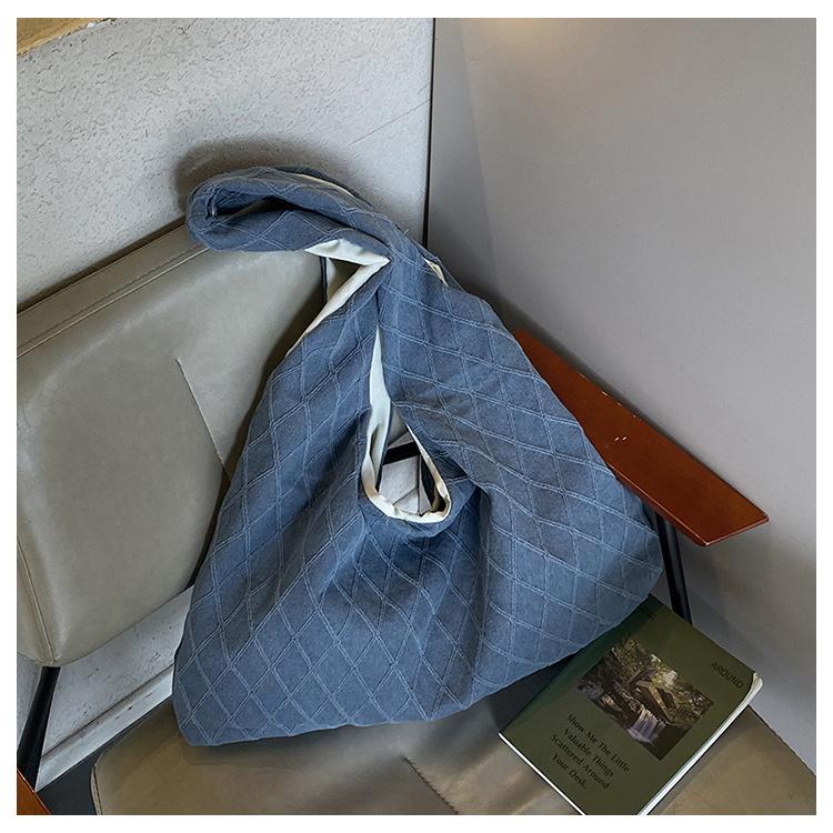 Large capacity denim bag women s summer new casual shoulder lazy style college student tote bag светло-синий
Large capacity denim bag women s summer new casual shoulder lazy style college student tote bag светло-синий