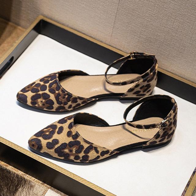 Женская сексуальная клубная дизайнерская обувь 1 см, модные модные сандалии с острым носком, женские замшевые повседневные туфли с леопардовым принтом 43
Женская сексуальная клубная дизайнерская обувь 1 см, модные модные сандалии с острым носком, женские замшевые повседневные туфли с леопардовым принтом 43