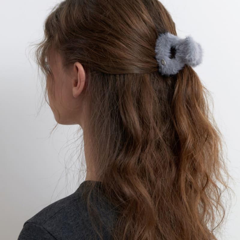 KINDABABY gray fur cubic hair claw GRAY
KINDABABY gray fur cubic hair claw GRAY