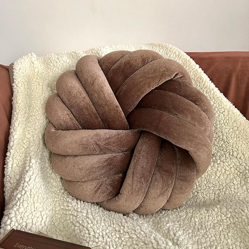 Velvet Three-strand Round Cushion Living Room Cushions Bedside Pillows Woven Bay Window Cushion Sofa Plush Pillows 35x35x12CM коричневий
Velvet Three-strand Round Cushion Living Room Cushions Bedside Pillows Woven Bay Window Cushion Sofa Plush Pillows 35x35x12CM коричневий