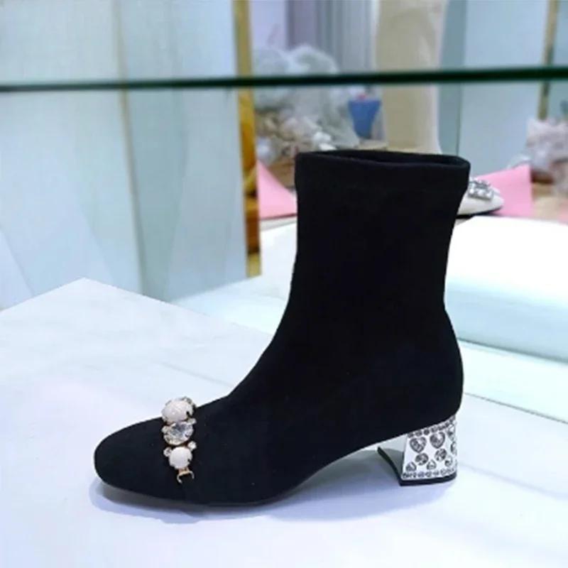 Женские замшевые ботильоны до щиколотки, квадратный носок, хрустальный средний каблук для женщин, жемчужные стразы, 2025, трендовые элегантные платья, зимние высокие каблуки 37 чёрный
Женские замшевые ботильоны до щиколотки, квадратный носок, хрустальный средний каблук для женщин, жемчужные стразы, 2025, трендовые элегантные платья, зимние высокие каблуки 37 чёрный