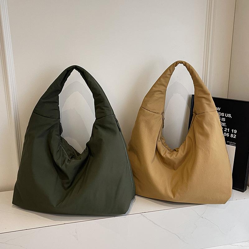 Soft waxy shoulder bag casual large capacity nylon cloth hobo bag new versatile handbag underarm tote bag
Soft waxy shoulder bag casual large capacity nylon cloth hobo bag new versatile handbag underarm tote bag