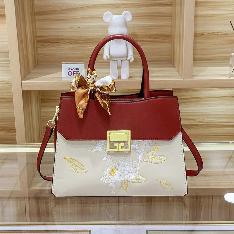 Wedding Bag Handbag Women s Bag New Fashionable Large Capacity Embroidered Lotus Embroidered Mother Bag One Shoulder Crossbody Bag
Wedding Bag Handbag Women s Bag New Fashionable Large Capacity Embroidered Lotus Embroidered Mother Bag One Shoulder Crossbody Bag