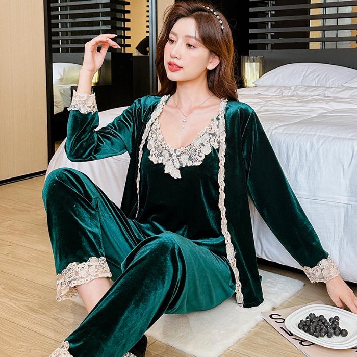 Корейский бархатный кружевной пижамный комплект: Зимний женский костюм-тройка на бретелях 2XL зелёный
Корейский бархатный кружевной пижамный комплект: Зимний женский костюм-тройка на бретелях 2XL зелёный