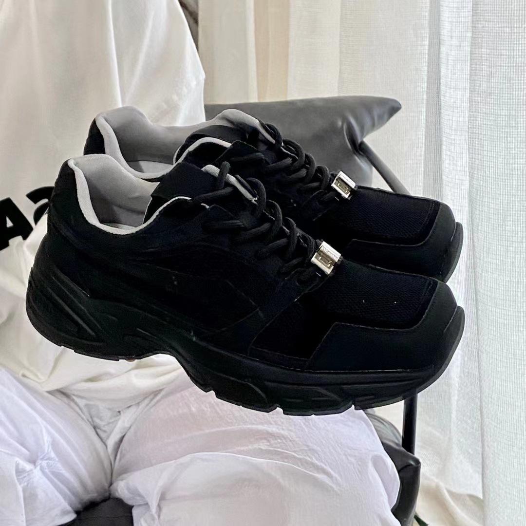 Толстые повседневные женские кроссовки из сетчатой ткани с дышащей отделкой 2024 года, новая модная простая универсальная обувь для женщин, осенняя пора 40 чёрный