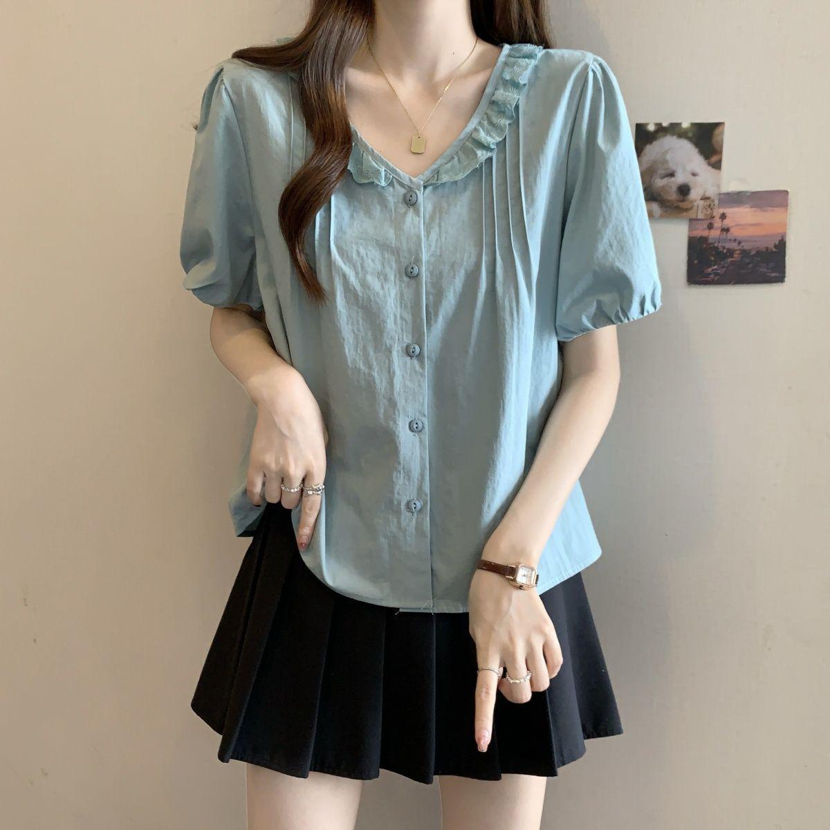 Women s Plus Size V-Neck Button Shoulder Pleated Short Sleeve T-Shirt - Loose and Slimming Summer Top 3XL (161-180 lbs) світло-синій колір
Women s Plus Size V-Neck Button Shoulder Pleated Short Sleeve T-Shirt - Loose and Slimming Summer Top 3XL (161-180 lbs) світло-синій колір