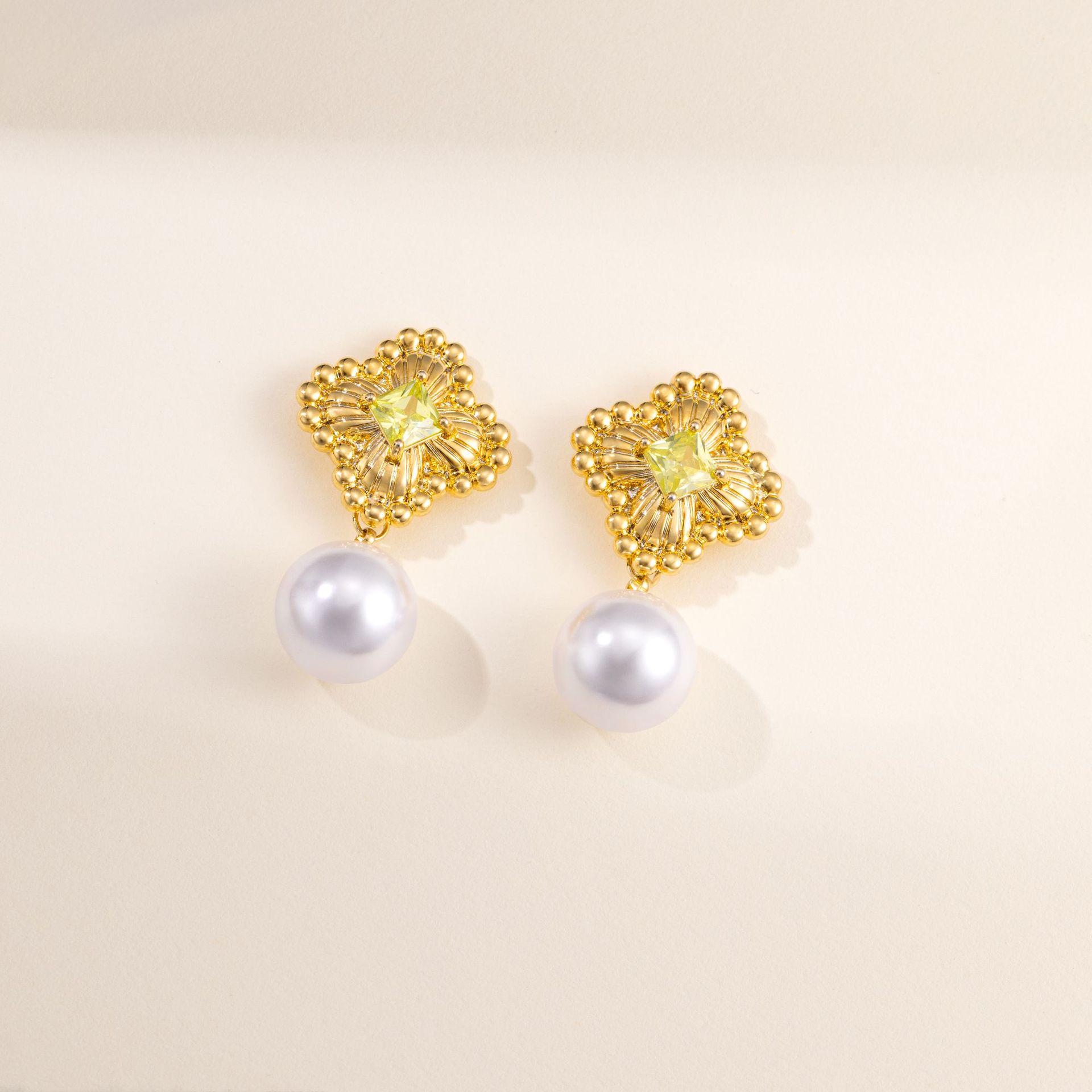 Серьги с французским четырехлистным жемчугом в виде клевера - серебро 925 пробы, позолота, эксклюзивный дизайн
Серьги с французским четырехлистным жемчугом в виде клевера - серебро 925 пробы, позолота, эксклюзивный дизайн