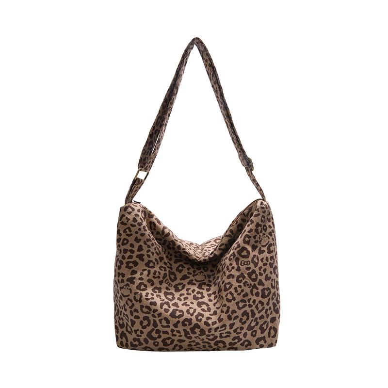 Холщовая сумка с леопардовым принтом, сумка-тоут в стиле кэжуал, женская новая модная сумка через плечо, большая вместительная сумка-мессенджер, тренд коричневый
Холщовая сумка с леопардовым принтом, сумка-тоут в стиле кэжуал, женская новая модная сумка через плечо, большая вместительная сумка-мессенджер, тренд коричневый