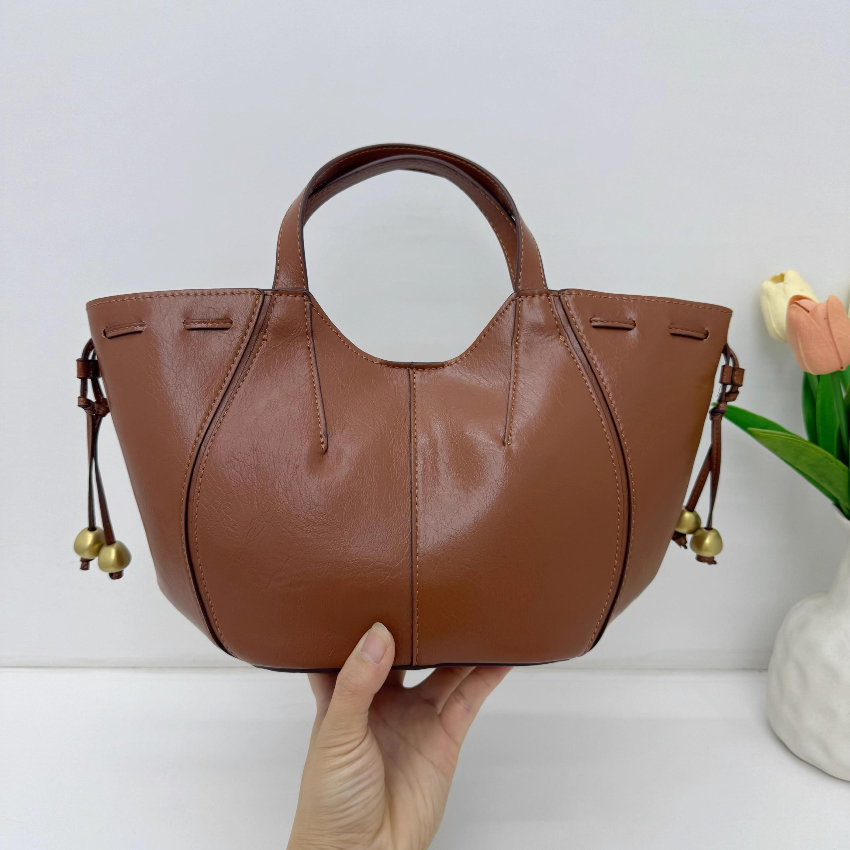 New 2025 Spanish Crossbody Women s Bag Basket Design Casual Mini Handbag Nylon Lining PU Material Medium Hardness
New 2025 Spanish Crossbody Women s Bag Basket Design Casual Mini Handbag Nylon Lining PU Material Medium Hardness