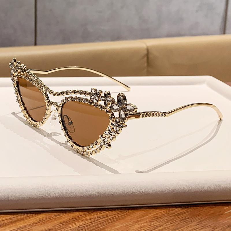y2k Cat Eye Vintage Diamond Sunglasses Women Luxury Brand Designer Sun Glasses 2026 Popular Sexy Lady Crystal Rhinestone Shades коричневый
y2k Cat Eye Vintage Diamond Sunglasses Women Luxury Brand Designer Sun Glasses 2026 Popular Sexy Lady Crystal Rhinestone Shades коричневый