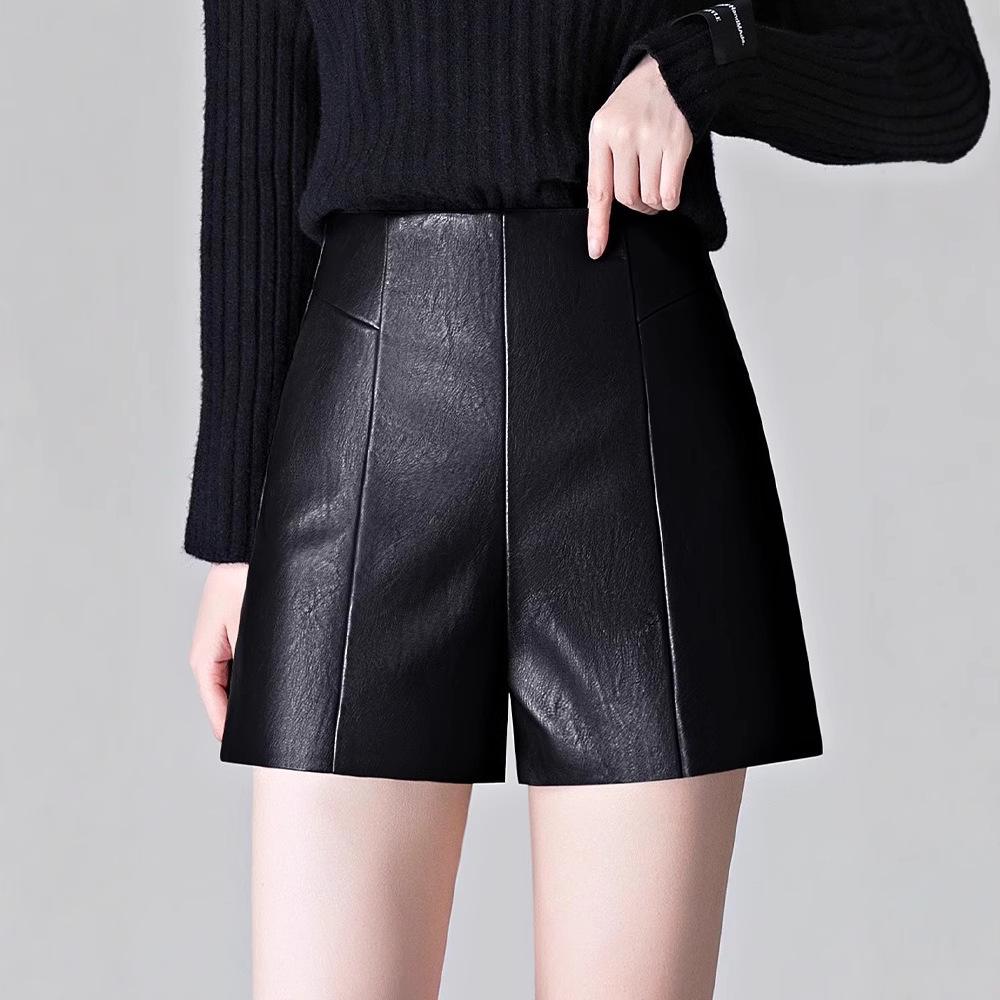 Women s High-Waisted Black Leather Shorts - Autumn/Winter Collection, Slimming Wide-Leg Style M
Women s High-Waisted Black Leather Shorts - Autumn/Winter Collection, Slimming Wide-Leg Style M